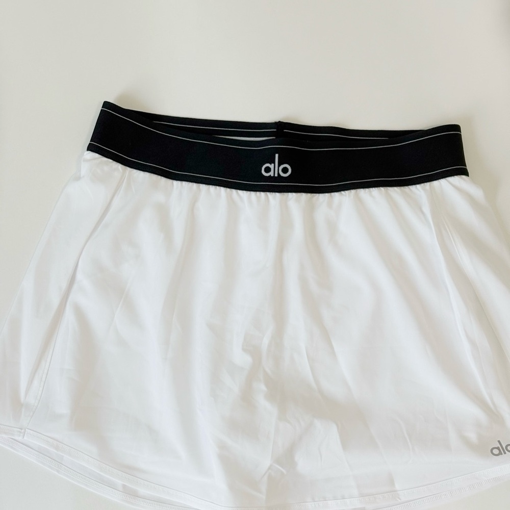 ALO Yoga Women's Black and White Skort